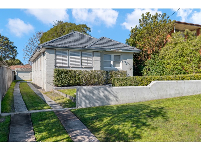 180 High Street, East Maitland NSW 2323