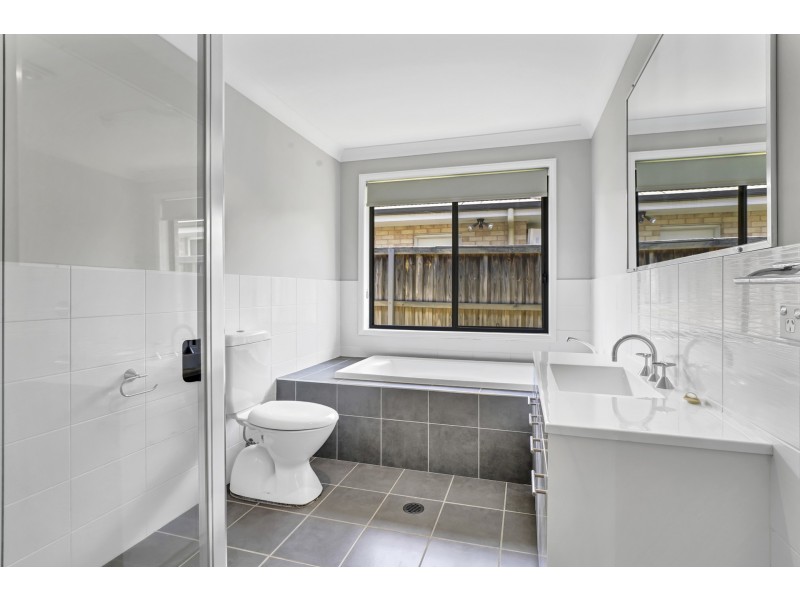 8 James Leslie Drive, Gillieston Heights NSW 2321