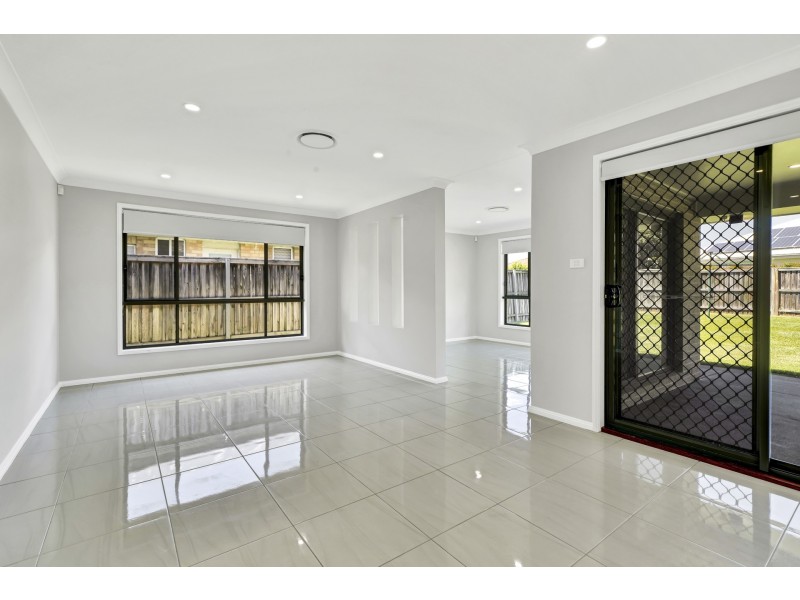 8 James Leslie Drive, Gillieston Heights NSW 2321