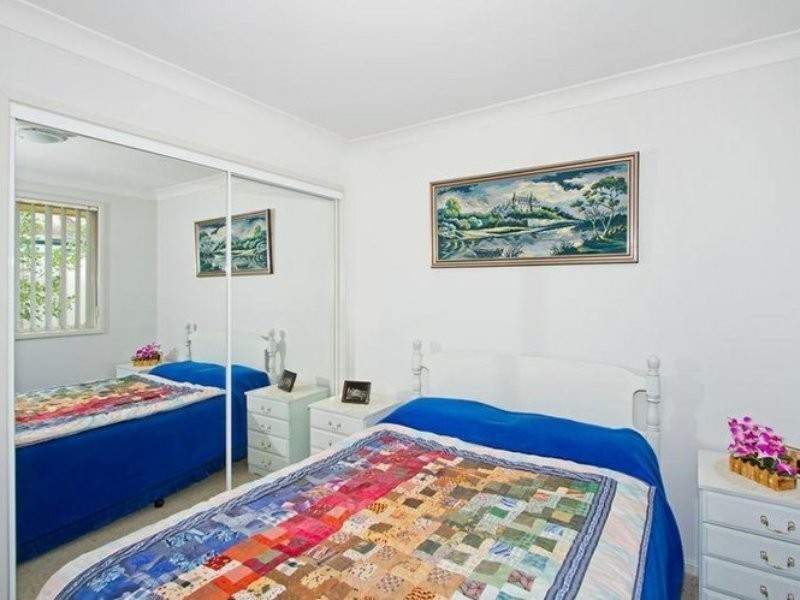 8 Fourth Street, Booragul NSW 2284