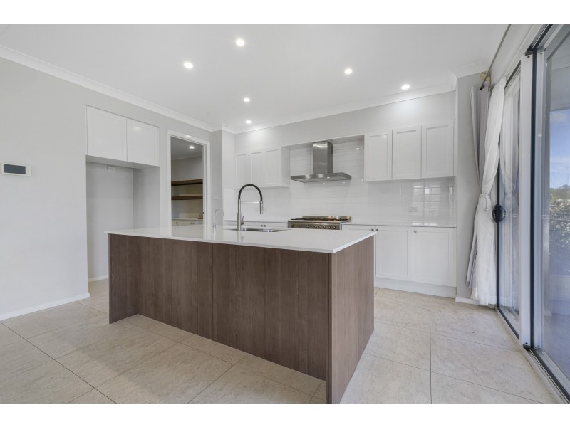 2 Waterside Close, Rutherford NSW 2320