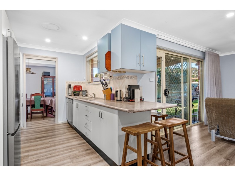 33 Tarwhine Avenue, Chain Valley Bay NSW 2259