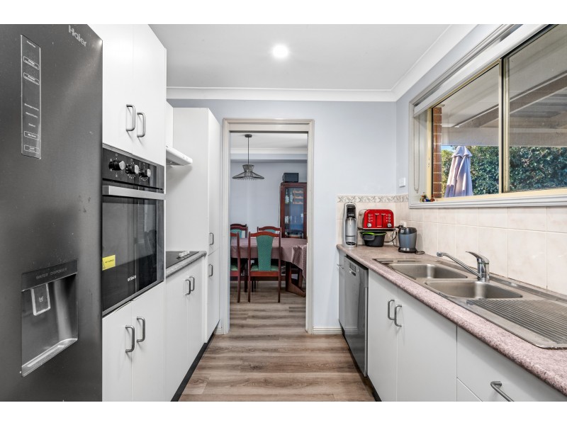 33 Tarwhine Avenue, Chain Valley Bay NSW 2259