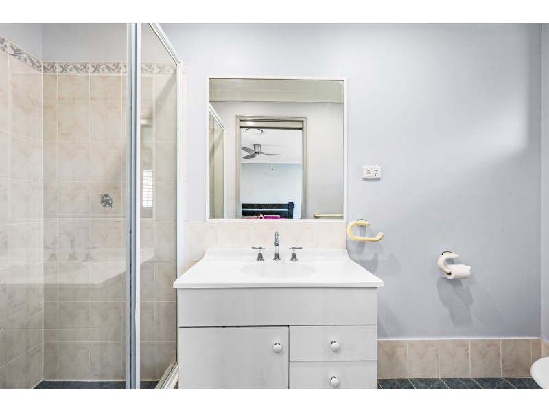 33 Tarwhine Avenue, Chain Valley Bay NSW 2259