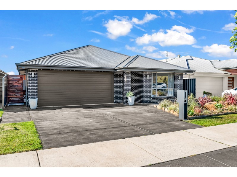 42 Grand Parade, Rutherford NSW 2320