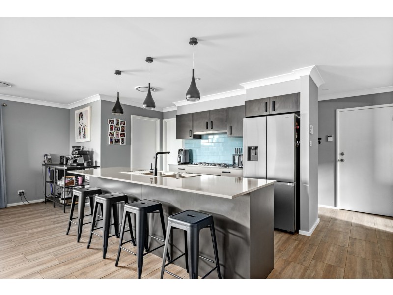 42 Grand Parade, Rutherford NSW 2320