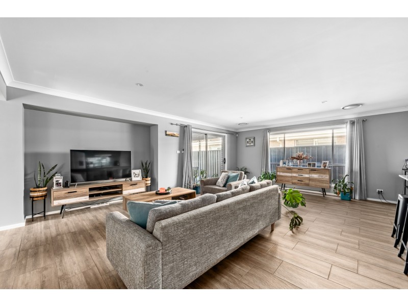 42 Grand Parade, Rutherford NSW 2320
