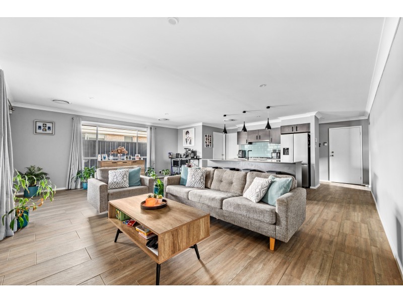 42 Grand Parade, Rutherford NSW 2320