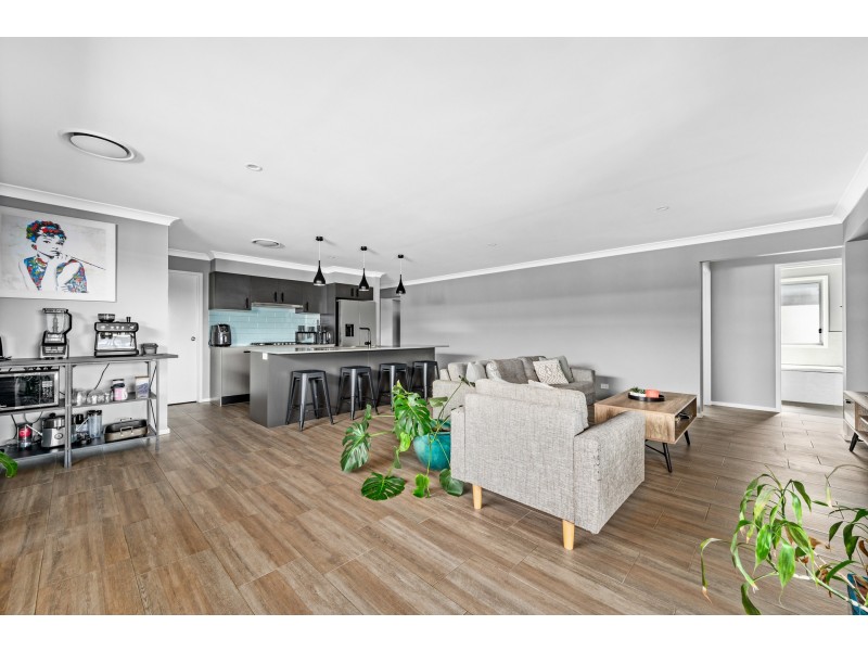 42 Grand Parade, Rutherford NSW 2320