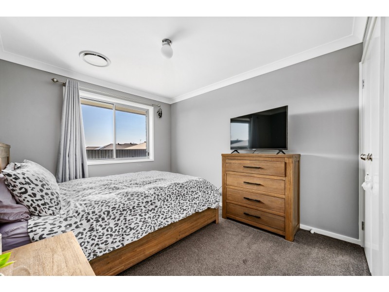 42 Grand Parade, Rutherford NSW 2320