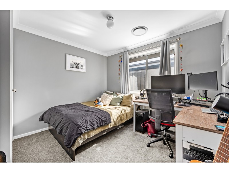42 Grand Parade, Rutherford NSW 2320