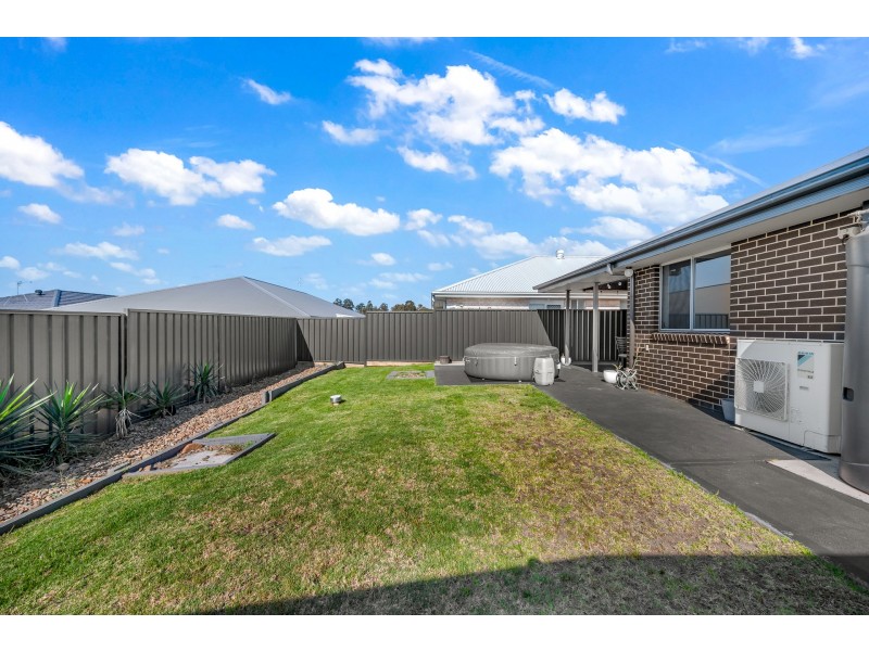 42 Grand Parade, Rutherford NSW 2320