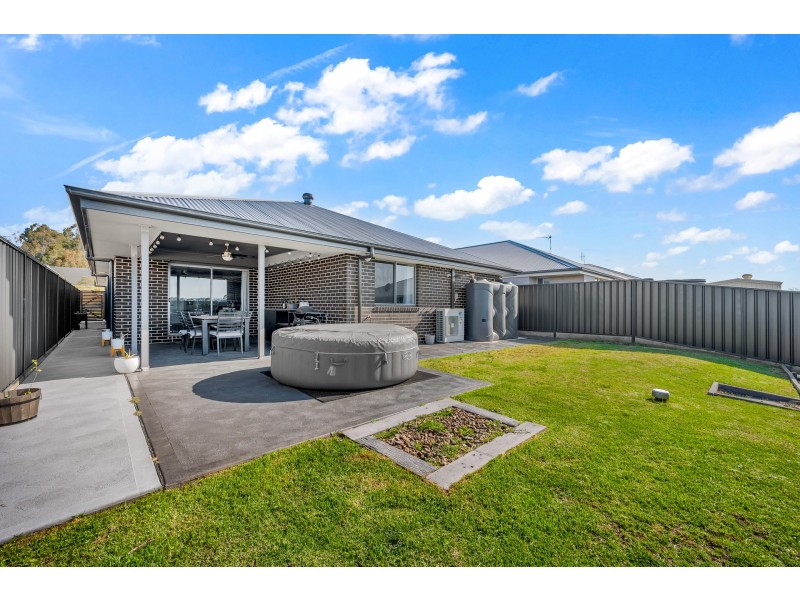 42 Grand Parade, Rutherford NSW 2320