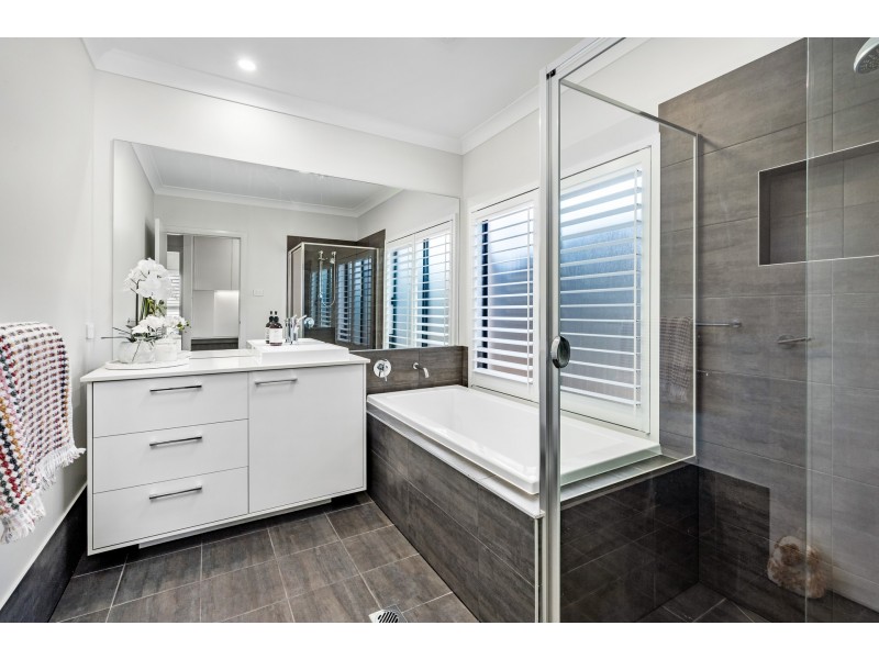 8 Pandanus Circuit, Bolwarra NSW 2320