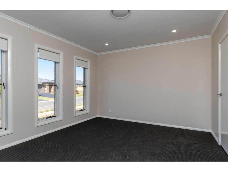 31 Golden Whistler Avenue, Aberglasslyn NSW 2320