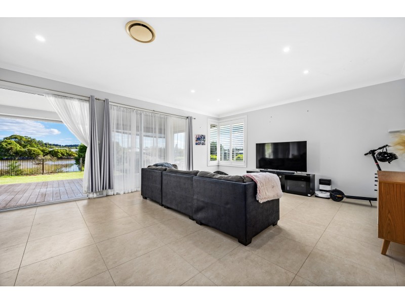 2 Waterside Close, Rutherford NSW 2320