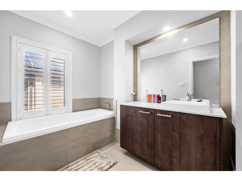 2 Waterside Close, Rutherford NSW 2320