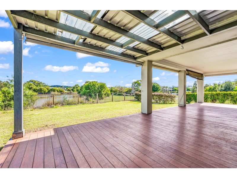 2 Waterside Close, Rutherford NSW 2320