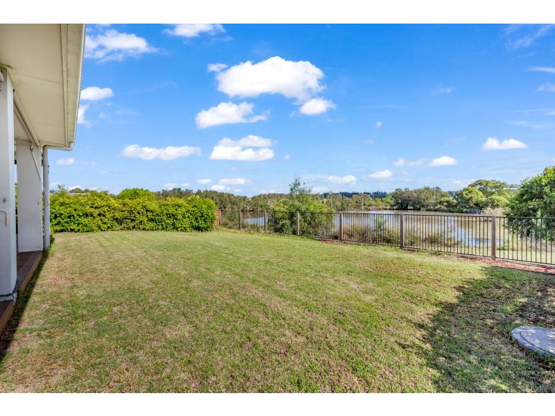 2 Waterside Close, Rutherford NSW 2320