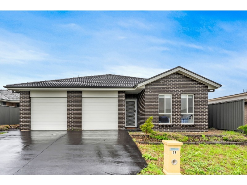 15 & 15a Tourmaline Drive, Rutherford NSW 2320