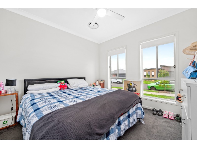 15 & 15a Tourmaline Drive, Rutherford NSW 2320