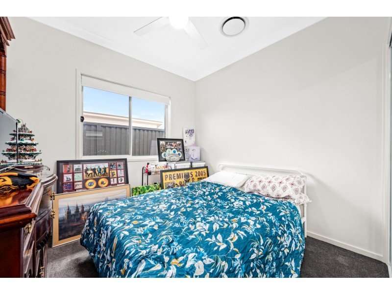 15 & 15a Tourmaline Drive, Rutherford NSW 2320