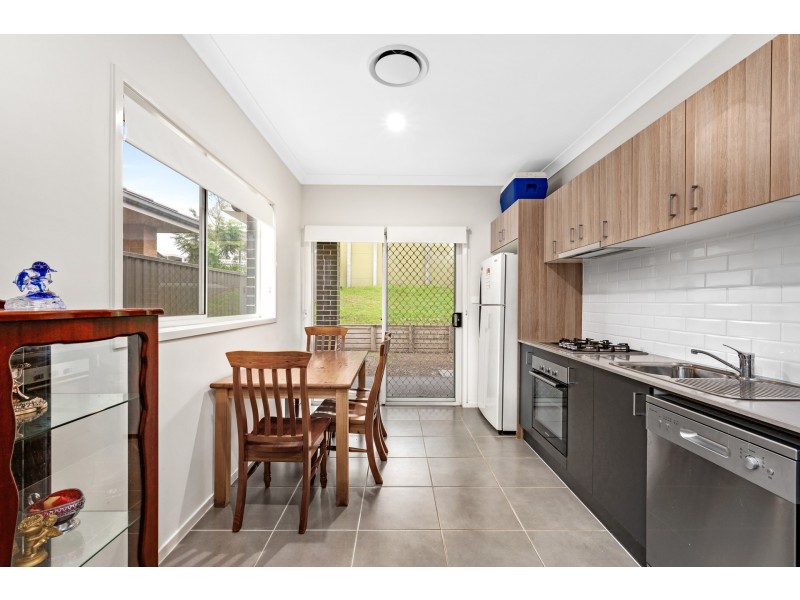 15 & 15a Tourmaline Drive, Rutherford NSW 2320