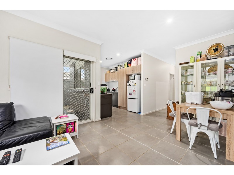 15 & 15a Tourmaline Drive, Rutherford NSW 2320