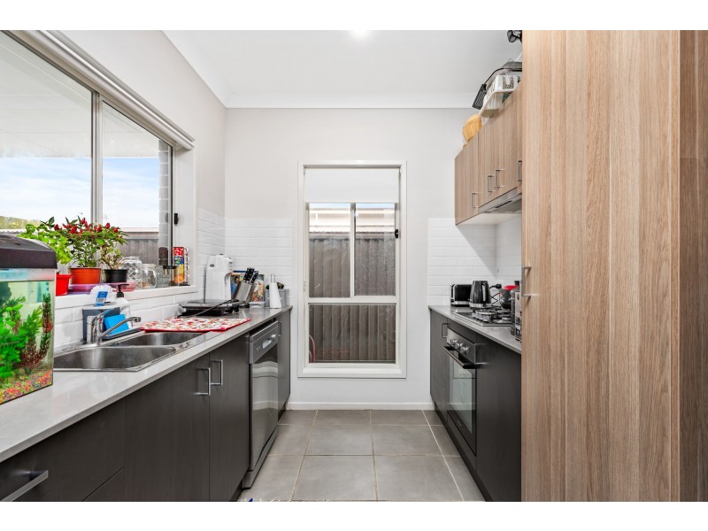 15 & 15a Tourmaline Drive, Rutherford NSW 2320