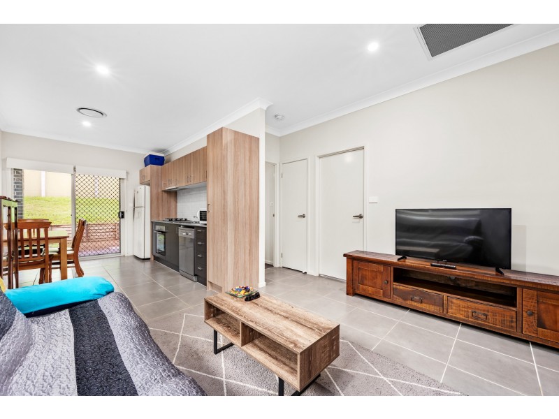 15 & 15a Tourmaline Drive, Rutherford NSW 2320