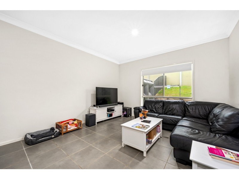 15 & 15a Tourmaline Drive, Rutherford NSW 2320