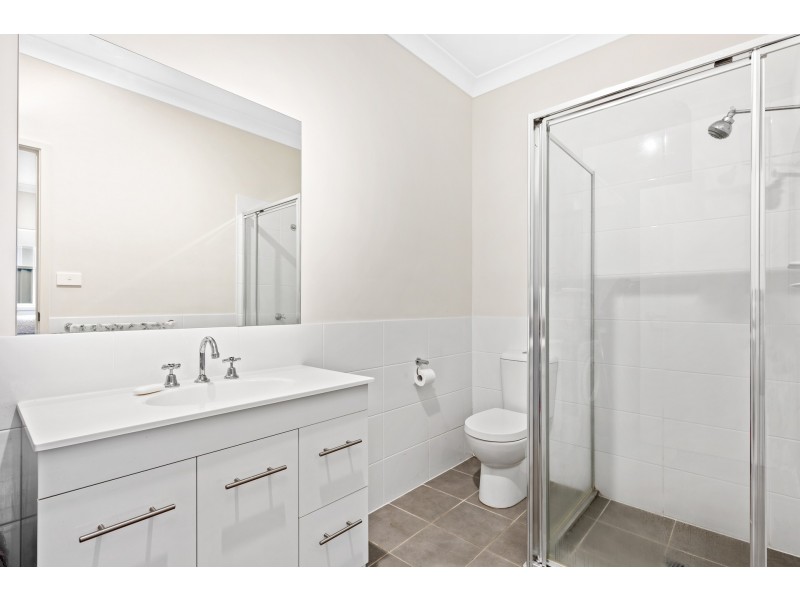15 & 15a Tourmaline Drive, Rutherford NSW 2320