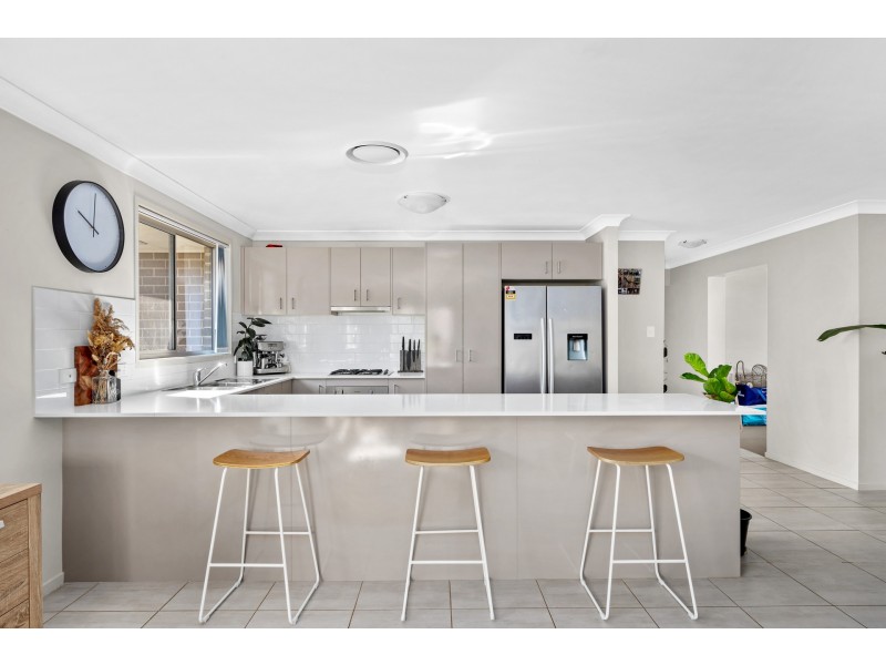 4 Oscar Close, Raworth NSW 2321