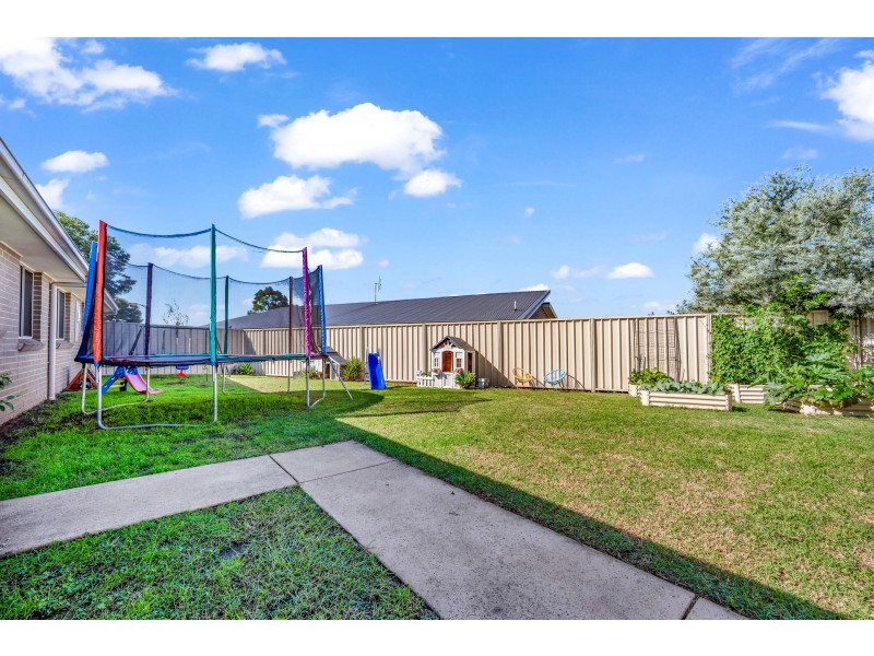 4 Oscar Close, Raworth NSW 2321