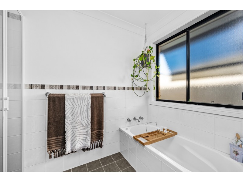 32 Canterbury Drive, Raworth NSW 2321