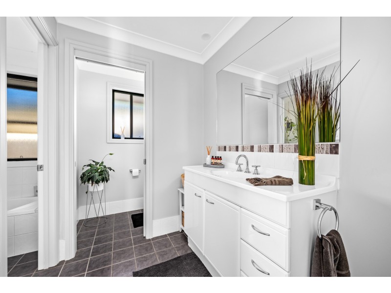 32 Canterbury Drive, Raworth NSW 2321