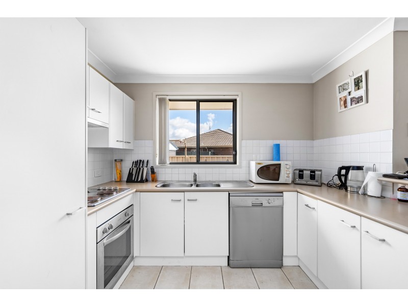 13/12 Denton Park Drive, Rutherford NSW 2320