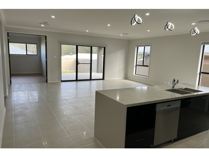 6 Levy Street, North Rothbury NSW 2335