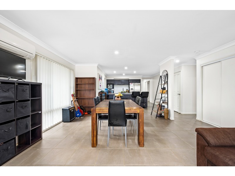 6 Golden Whistler Avenue, Aberglasslyn NSW 2320