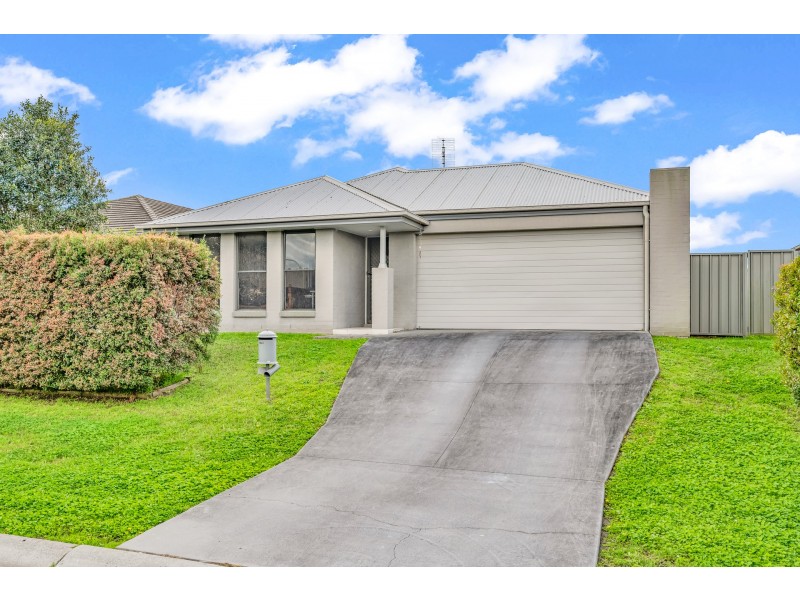 8 Hayworth Street, Rutherford NSW 2320