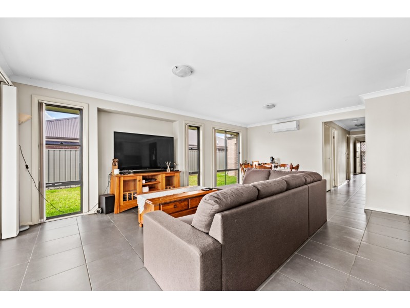 8 Hayworth Street, Rutherford NSW 2320