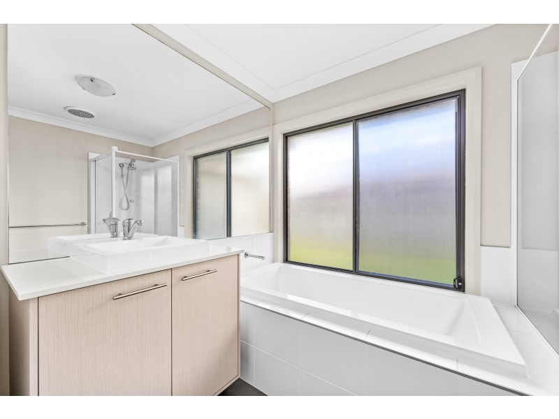 8 Hayworth Street, Rutherford NSW 2320