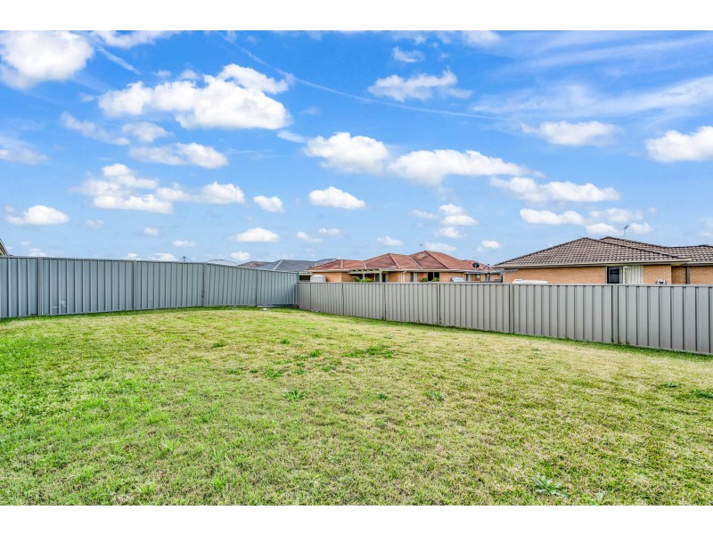 8 Hayworth Street, Rutherford NSW 2320