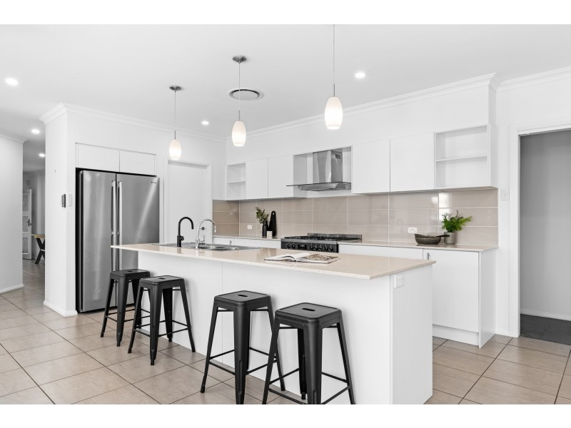 2 Swiftwing Close, Chisholm NSW 2322