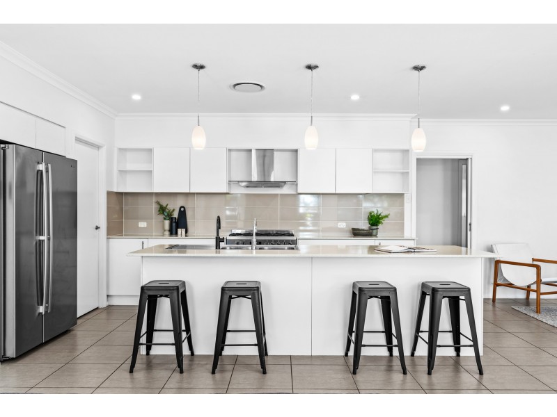 2 Swiftwing Close, Chisholm NSW 2322