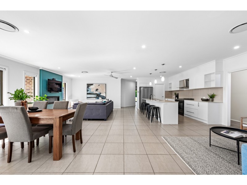 2 Swiftwing Close, Chisholm NSW 2322