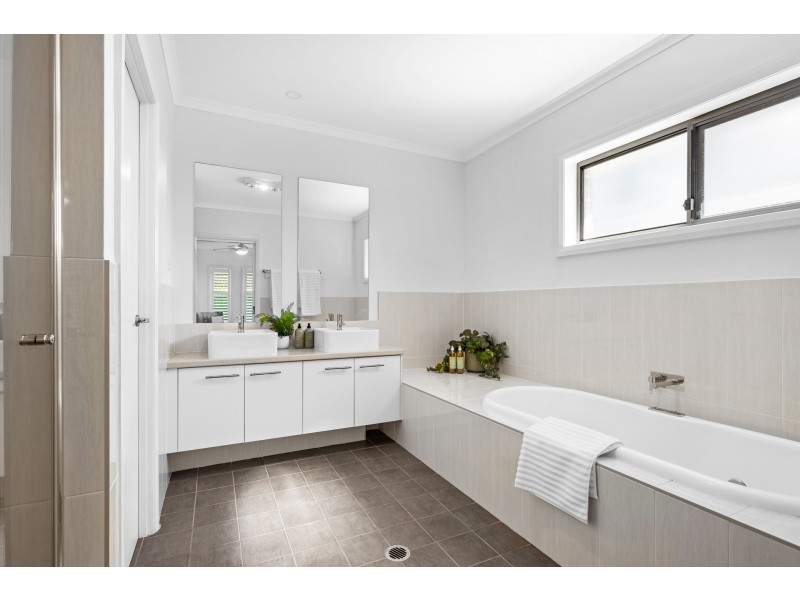 2 Swiftwing Close, Chisholm NSW 2322