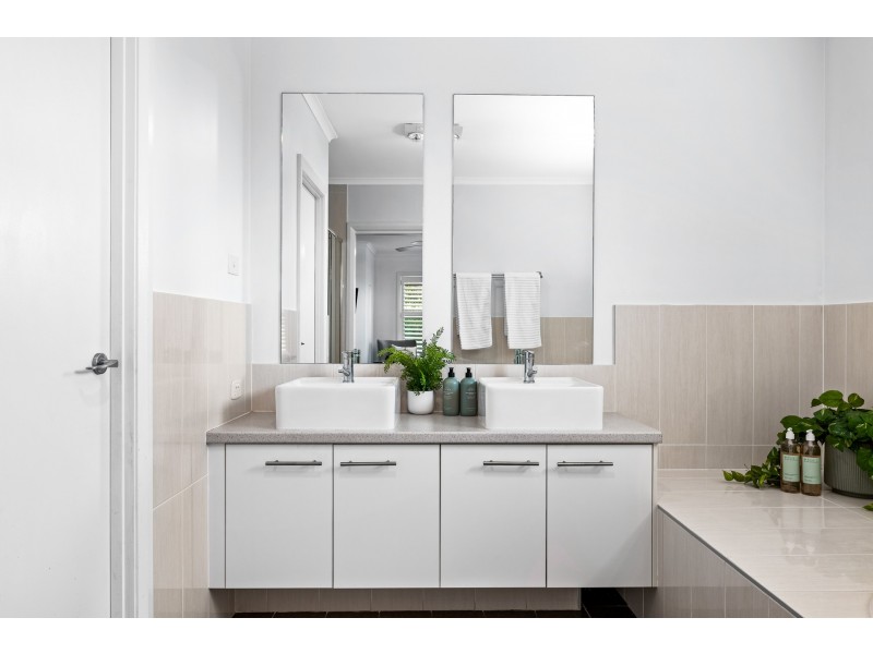 2 Swiftwing Close, Chisholm NSW 2322