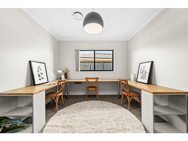 2 Swiftwing Close, Chisholm NSW 2322