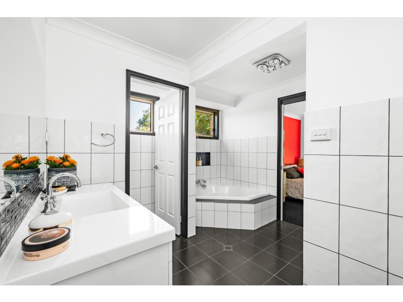 9 Jodie Close, Tenambit NSW 2323